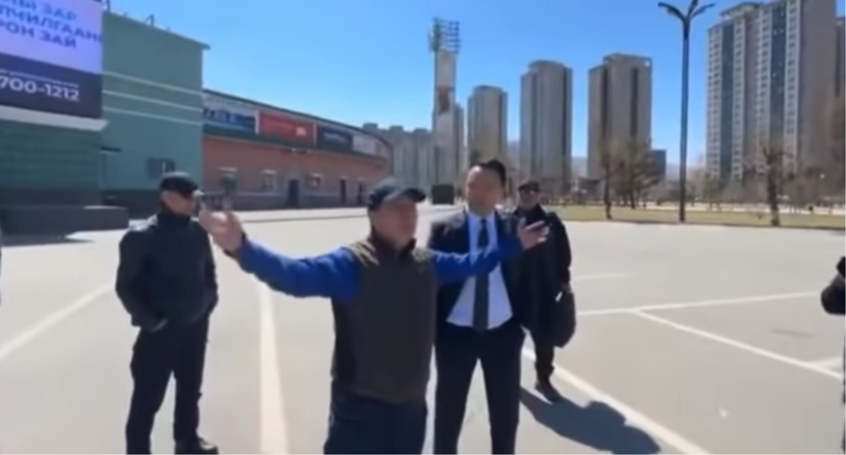 НИТХ-ын төлөөлөгч Ж.ЭНХЖАРГАЛАН иргэн Д.МӨНХ-ЭРДЭНЭ нар зодолдов